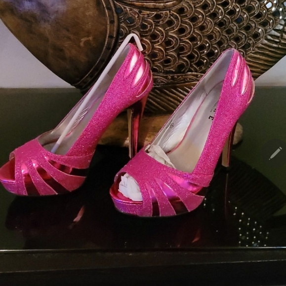 New Core Heels Beautiful! - Picture 2 of 5